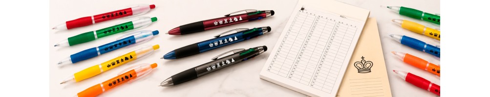 Planillas, llapis i bolígrafs amb motius d'escacs
